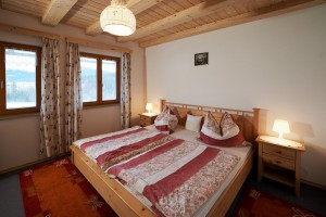 Ferienwohnung 3 - 1. Schlafzimmer mit Doppelbett