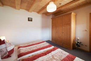 Ferienwohnung 3 - 1. Schlafzimmer mit Doppelbett
