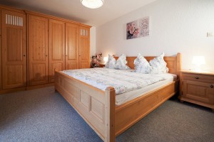 Ferienwohnung 1 - 2. Schlafzimmer mit Doppelbett