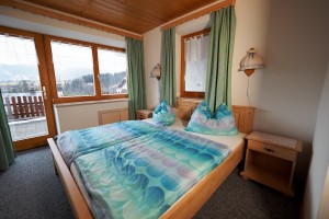 Ferienwohnung 4 - 1. Schlafzimmer mit Doppelbett