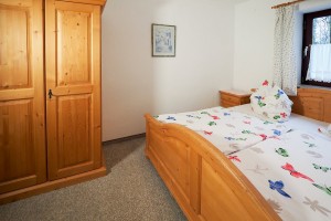 Ferienwohnung 1 - 1. Schlafzimmer mit Doppelbett