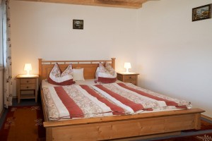 Ferienwohnung 3 - 1. Schlafzimmer mit Doppelbett