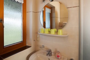 Ferienwohnung 3 - Bad mit Dusche und WC
