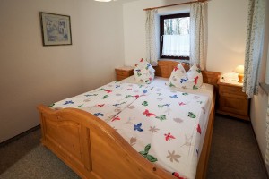Ferienwohnung 1 - 1. Schlafzimmer mit Doppelbett